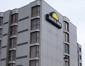 Days Inn Near the Falls Hotel