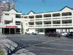 Econo Lodge at the Falls Motel